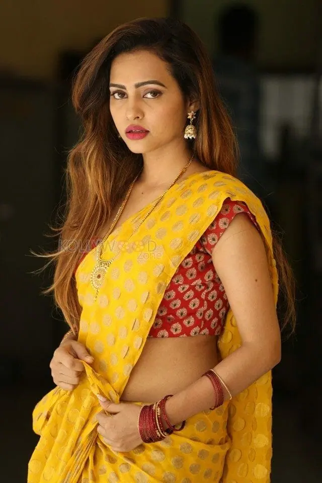 Actress Geetha Shah Hot Photos 78 74943 Kollywood Zone