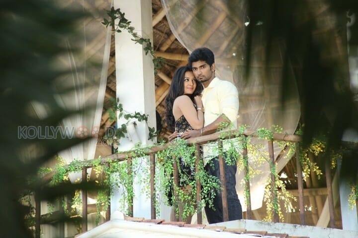 Kanithan - Atharvaa and Catherine Tresa