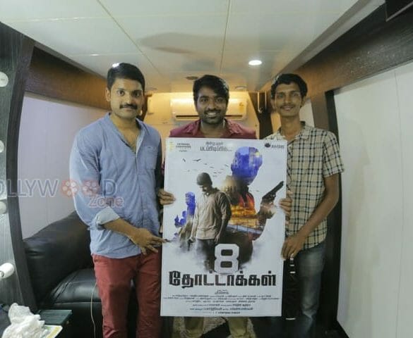 The first look of ‘8 Thottakkal’ was released by Vijay Sethupathi
