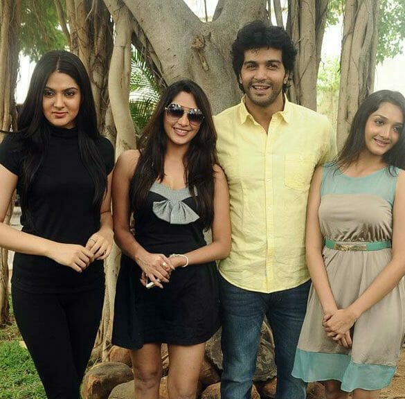 vezham tamil movie review Aayirathil Iruvar Movie Review