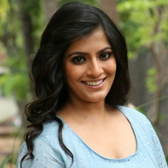 Varalaxmi Sarathkumar Shares Pictures of Herself in Maldives