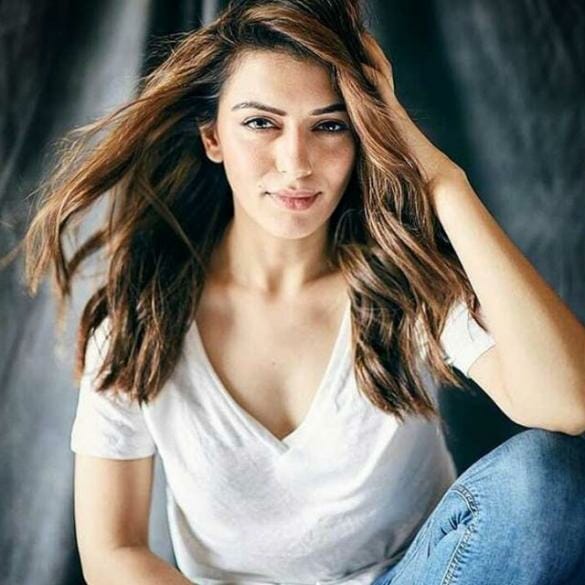 Hansika Motwani’s phone and twitter account hacked!