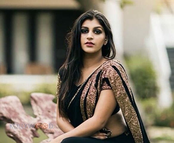 Yaashika Aanand lands in trouble!