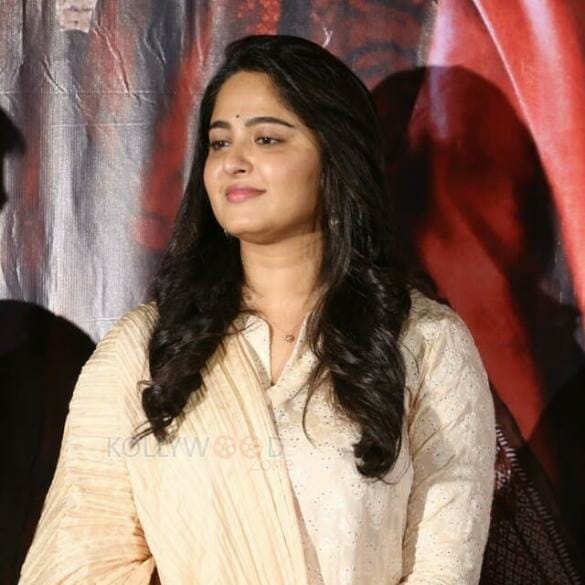 Anushka Shetty stuns everyone with her new avatar!