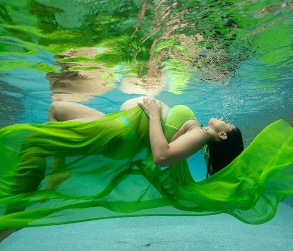 Sameera Reddy’s underwater maternity photos in bikini are adorable!