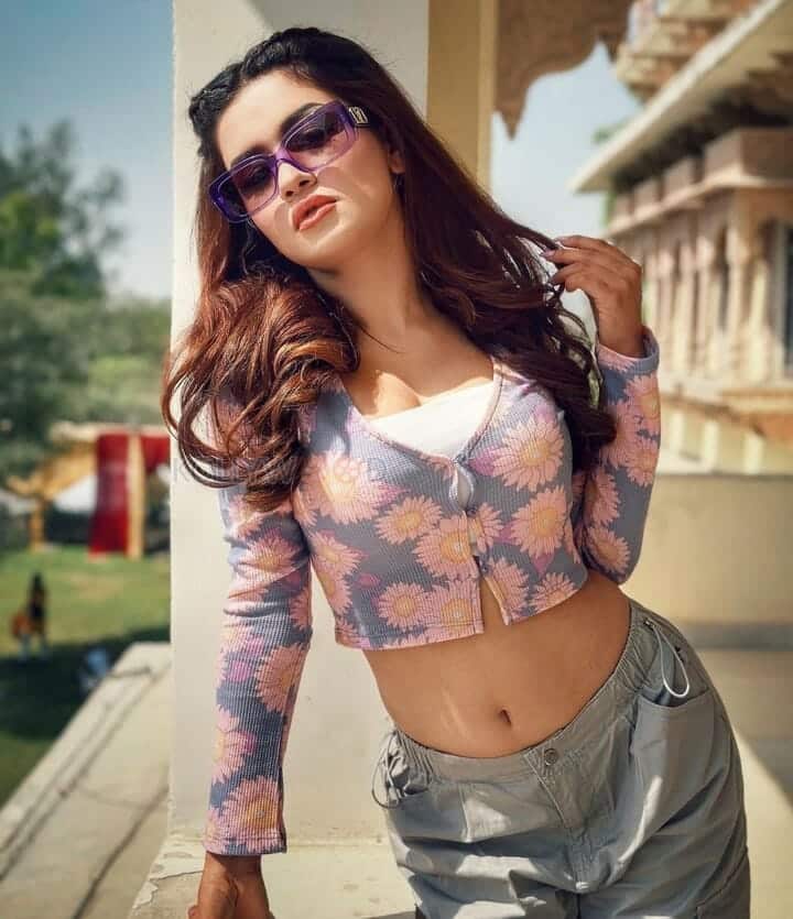 Bold and Sexy Avneet Kaur Photos 01