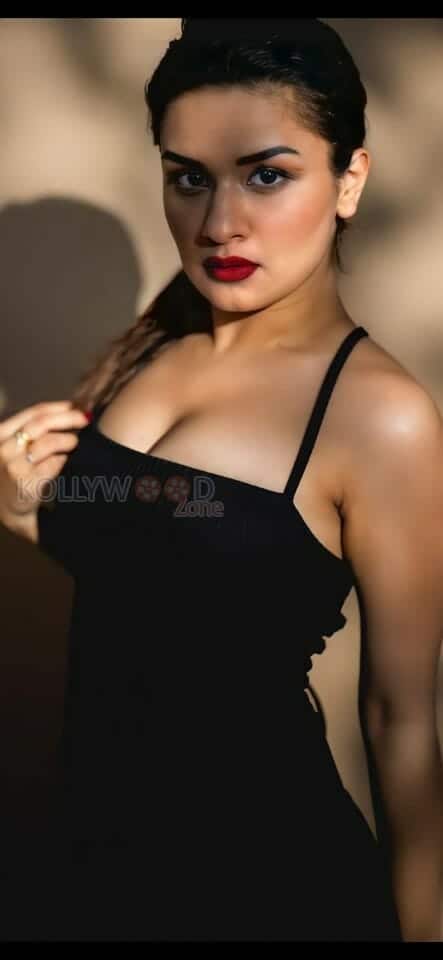 Cute Avneet Kaur Sexy Black Dress Pictures 01