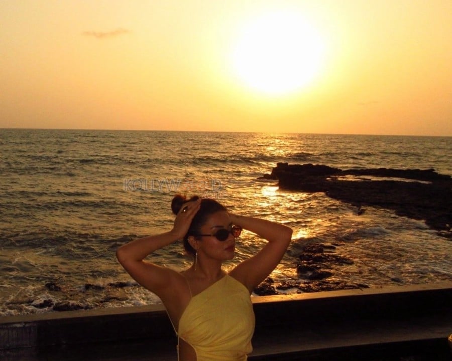 Gorgeous Avneet Kaur in a Yellow Backless Maxi Dress Photos 05