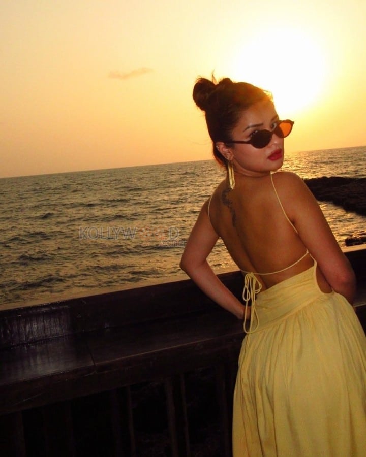 Gorgeous Avneet Kaur in a Yellow Backless Maxi Dress Photos 07