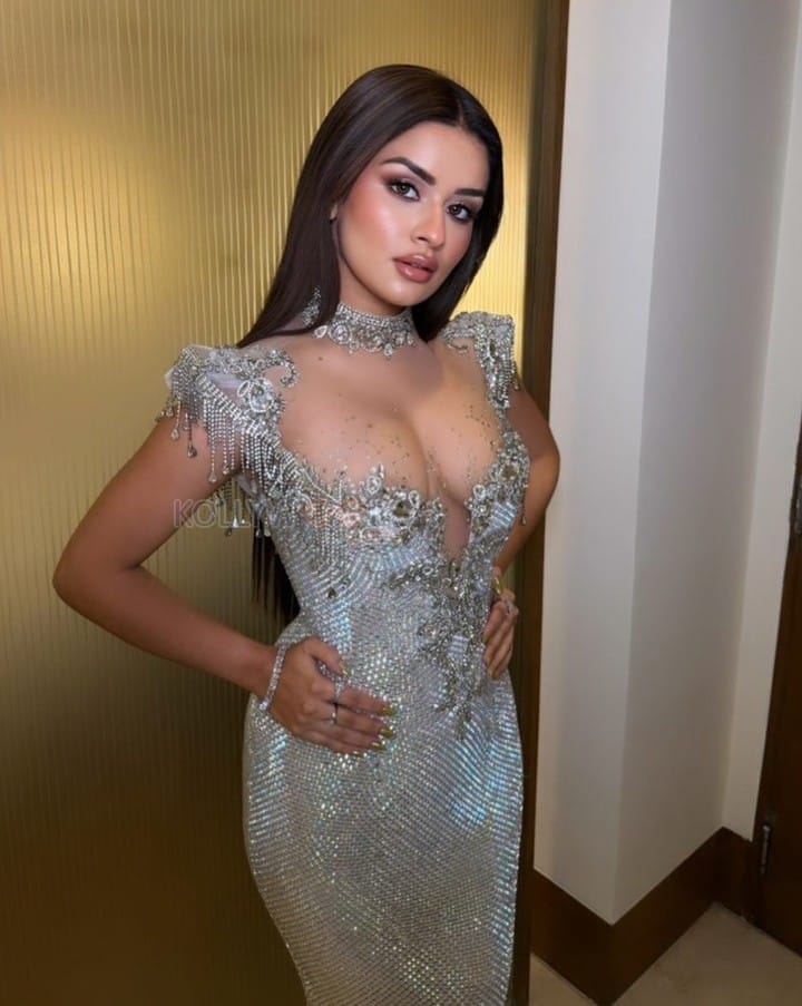 Hot Avneet Kaur Deep Cleavage in a Crystal Embellished Silver Gown Pictures 04
