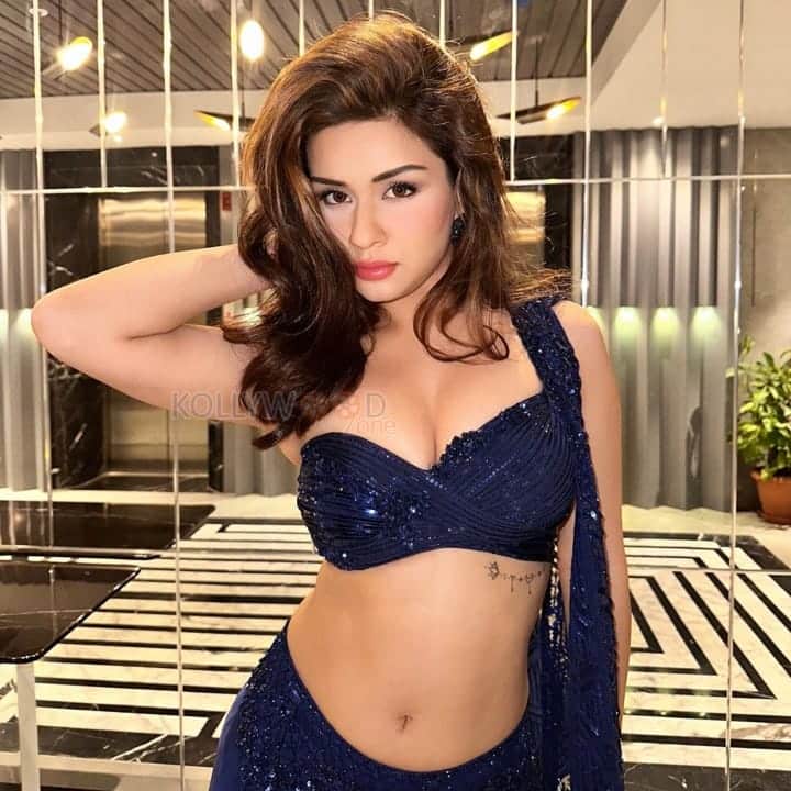 Hot Avneet Kaur in a Navy Blue Lehenga showing Navel and Cleavage Photos 03
