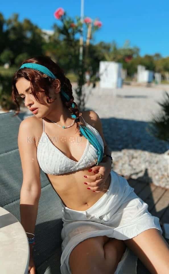 Hot Avneet Kaur in a White Bikini Photoshoot Stills 01