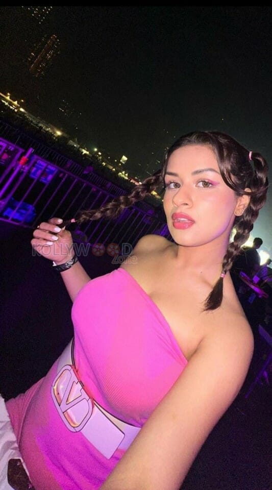 Sexy Avneet Kaur Clubbing Photos 01