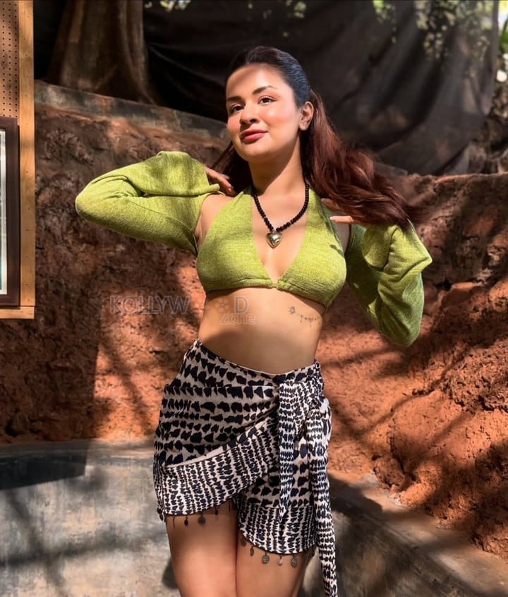 Super Hot Avneet Kaur in a Long Sleeved Olive Green Bralette with a Mini Skirt Photos 07