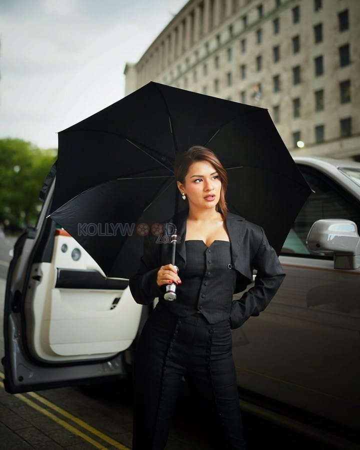 Talented Avneet Kaur in a Black Cropped Blazer with a Button Down Top with a High Waisted Flare Pants Photos 02