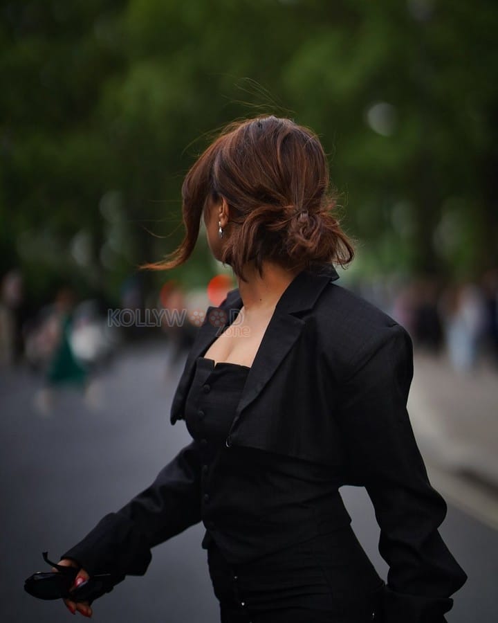 Talented Avneet Kaur in a Black Cropped Blazer with a Button Down Top with a High Waisted Flare Pants Photos 06
