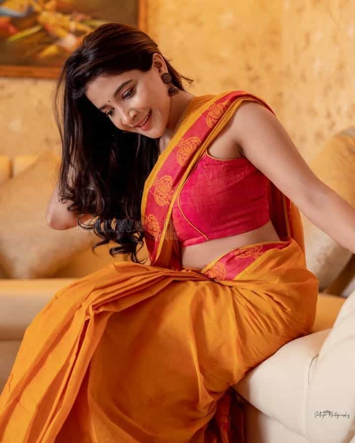 120 Hours Heroine Sakshi Agarwal Photos 01