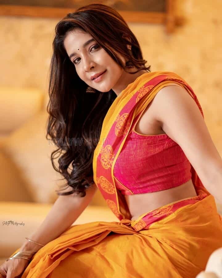 120 Hours Heroine Sakshi Agarwal Photos 21