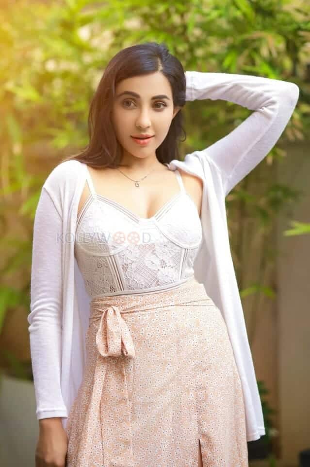 Aalambana Actress Parvati Nair Photos 03