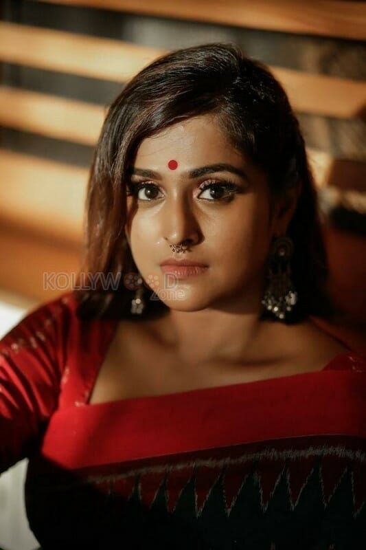 Aalambana Actress Remya Nambeesan Photos