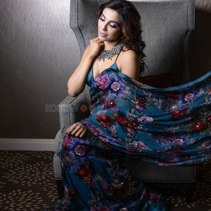Aalambana Heroine Parvati Nair Sexy Photoshoot Pictures 01