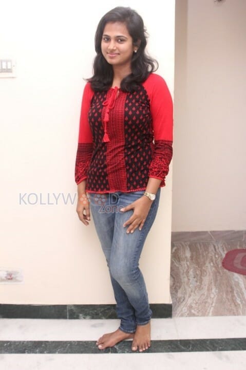 Aan Devadhai Movie Heroine Ramya Pandian Photos