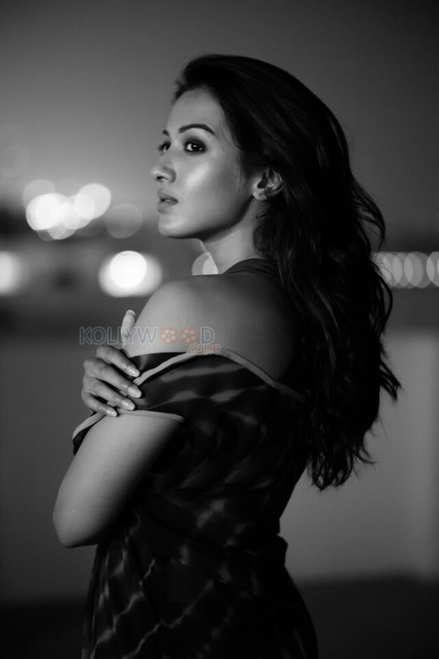 Aanengilum Allengilum Heroine Catherine Tresa Photos