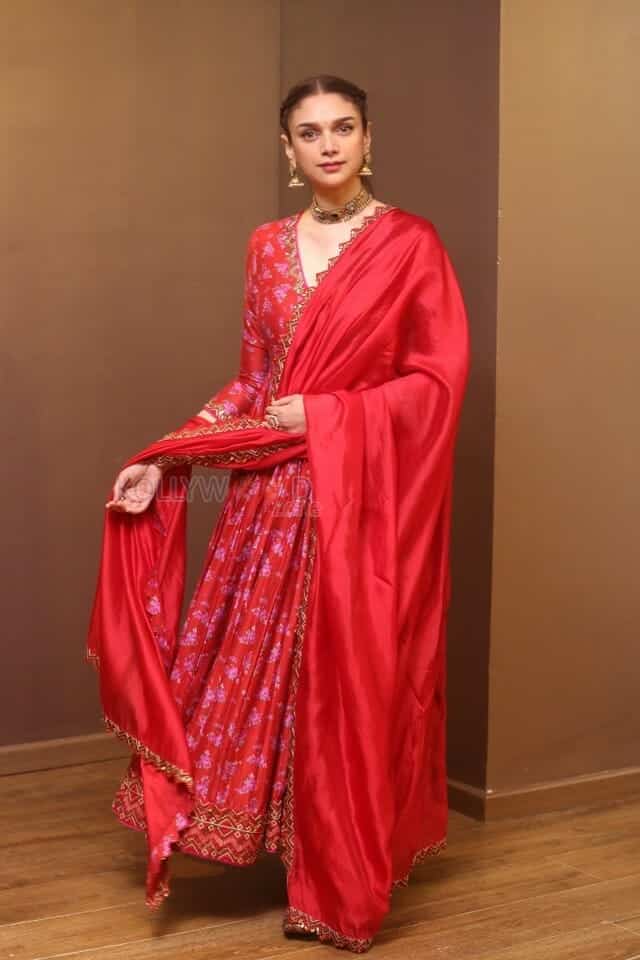 Actress Aditi Rao Hydari at ZEE5 Taj Divided By Blood Event Interview Photos 05