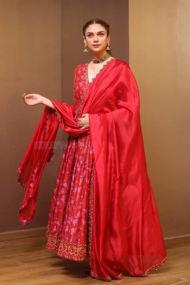 Actress Aditi Rao Hydari at ZEE5 Taj Divided By Blood Event Interview Photos 07
