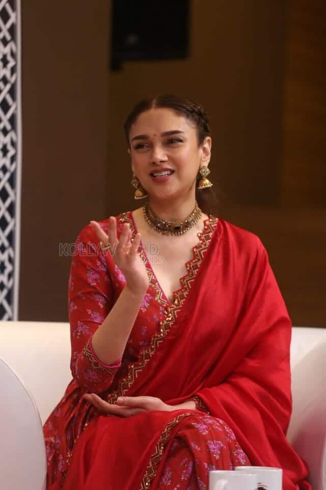 Actress Aditi Rao Hydari at ZEE5 Taj Divided By Blood Event Interview Photos 27