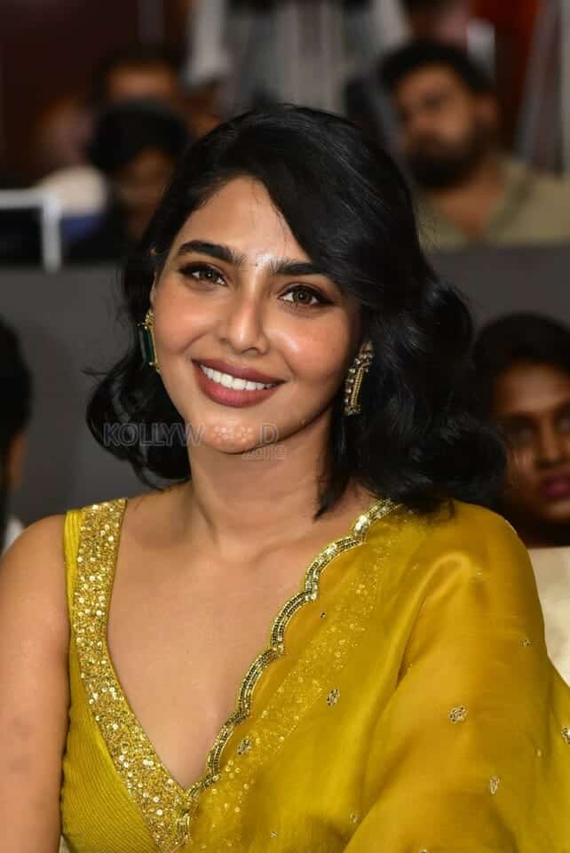 Actress Aishwarya Lekshmi at King of Kotha Pre Release Event Photos 06