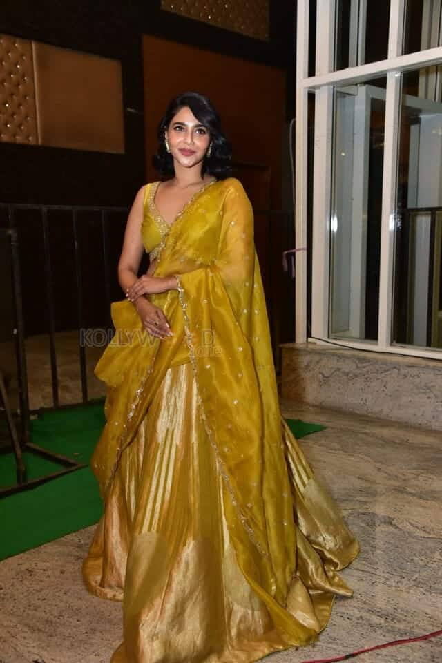 Actress Aishwarya Lekshmi at King of Kotha Pre Release Event Photos 09