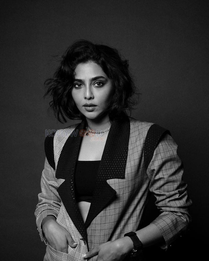 Actress Aishwarya Lekshmi in a Crop Top with Blazer Pant Black and White Photos 08