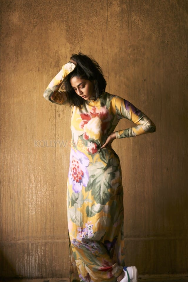 Actress Aishwarya Lekshmi in a Summery Floral Dress Pictures 02