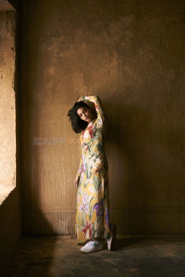 Actress Aishwarya Lekshmi in a Summery Floral Dress Pictures 04