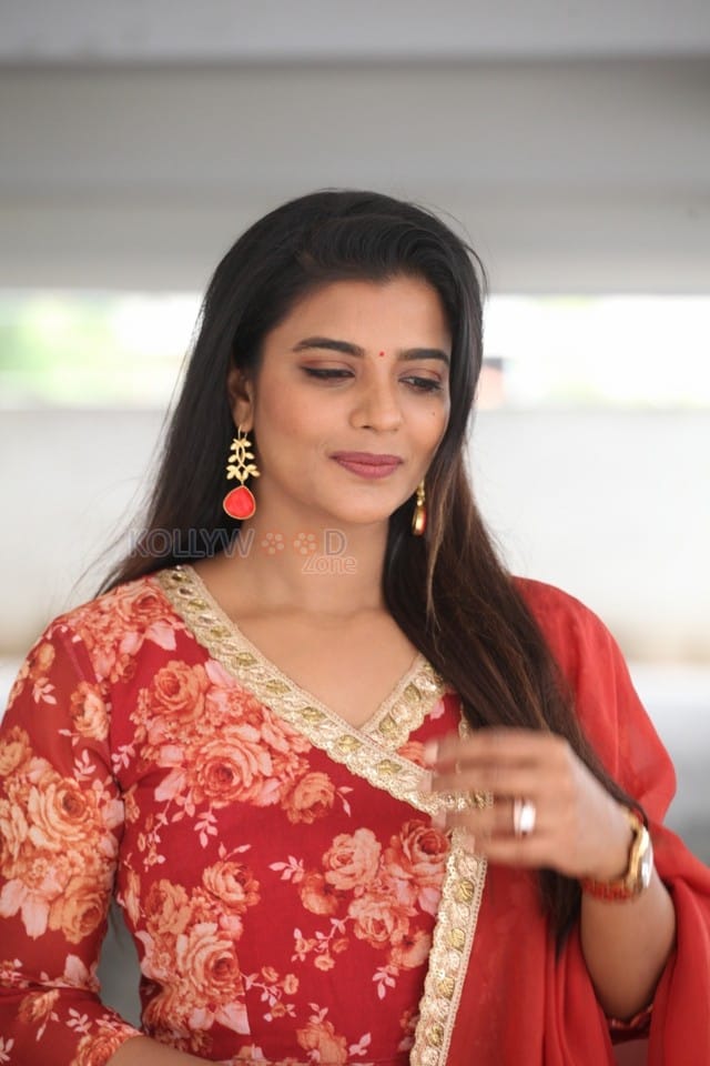 Actress Aishwarya Rajesh Interview Photos 01