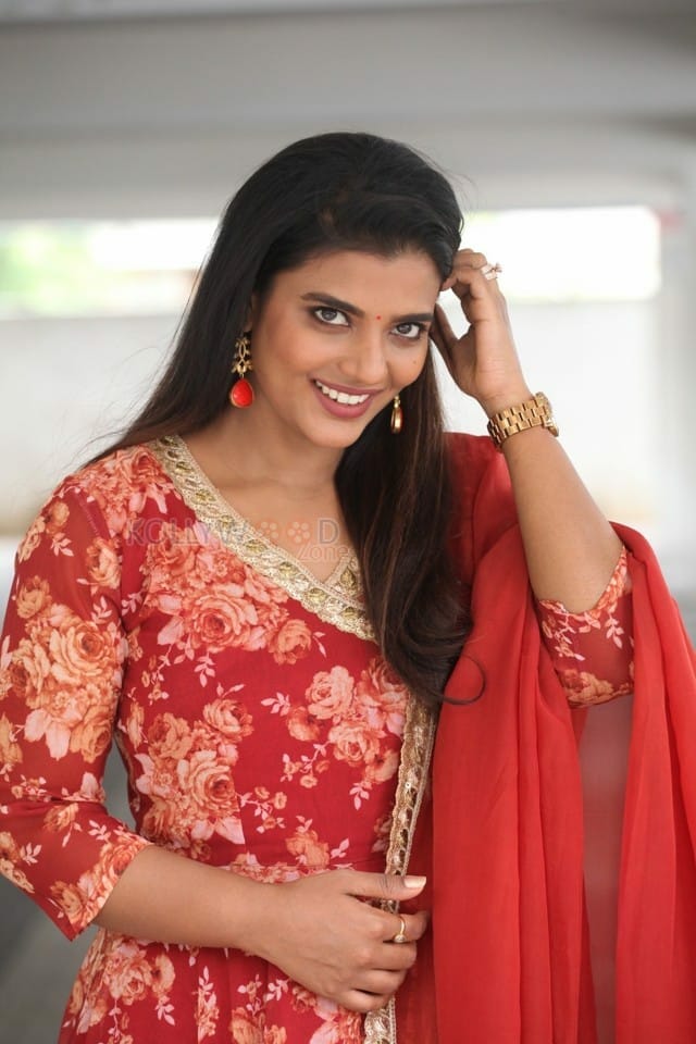 Actress Aishwarya Rajesh Interview Photos 02