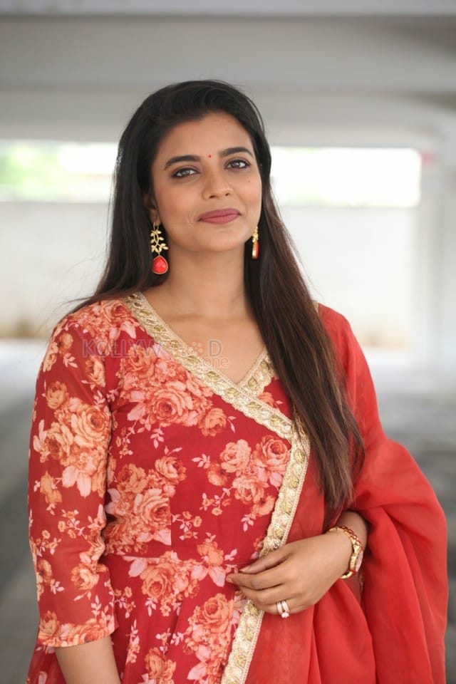 Actress Aishwarya Rajesh Interview Photos 03