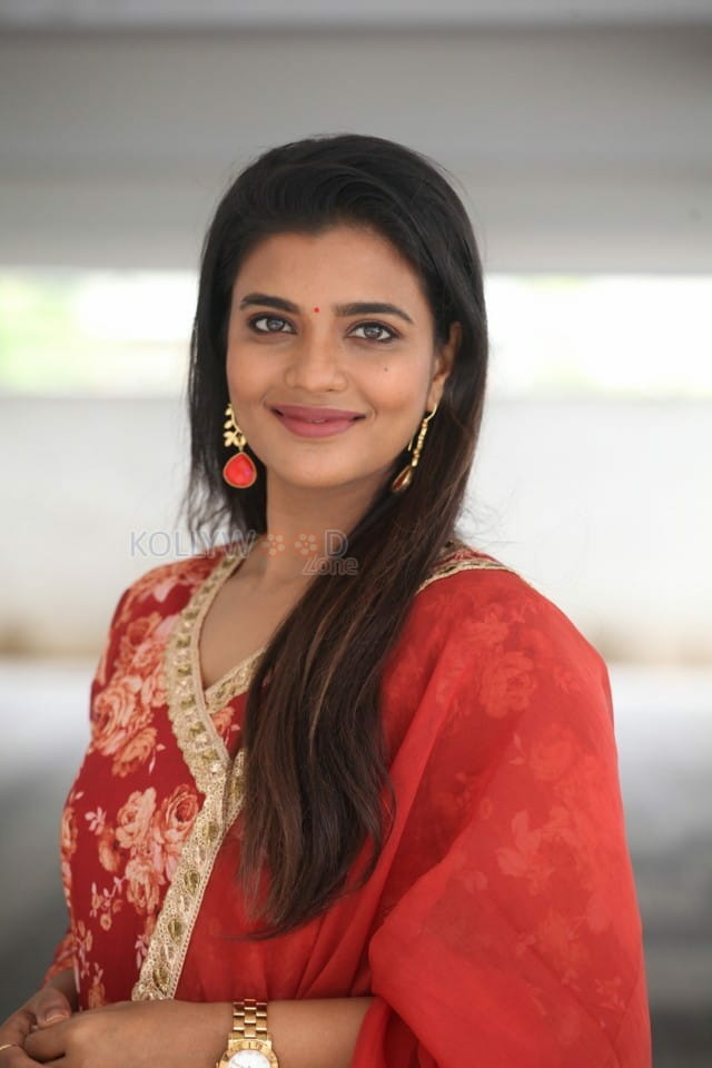 Actress Aishwarya Rajesh Interview Photos 04