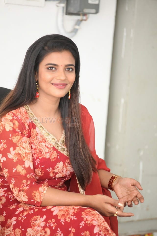 Actress Aishwarya Rajesh Interview Photos 06