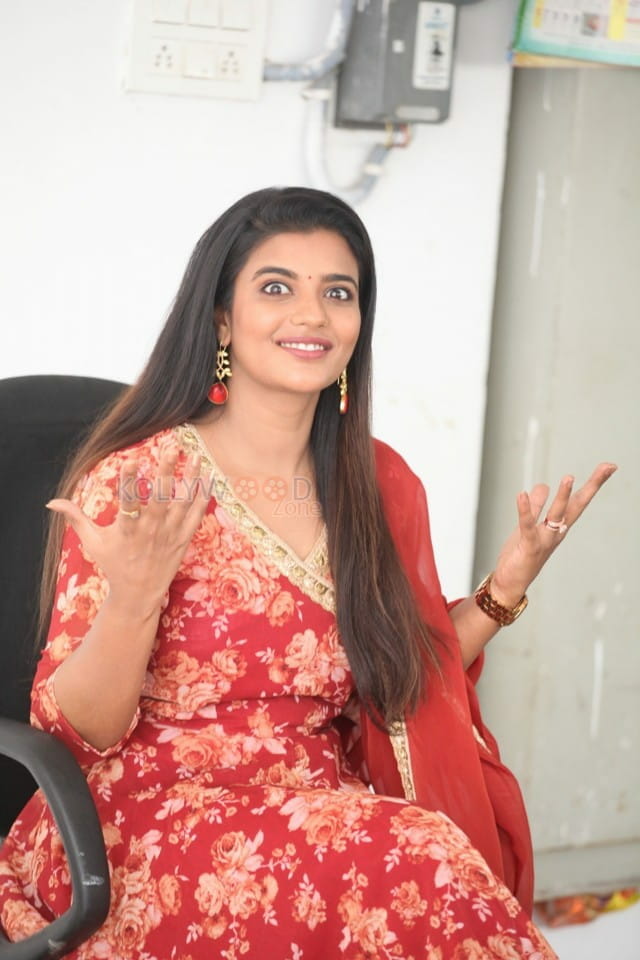 Actress Aishwarya Rajesh Interview Photos 07