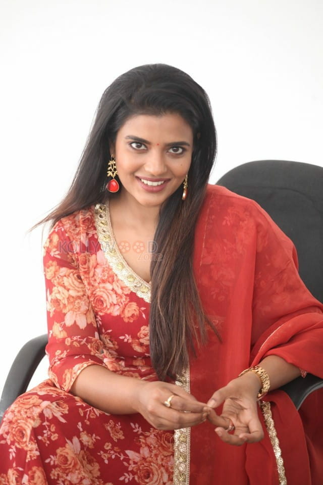 Actress Aishwarya Rajesh Interview Photos 09