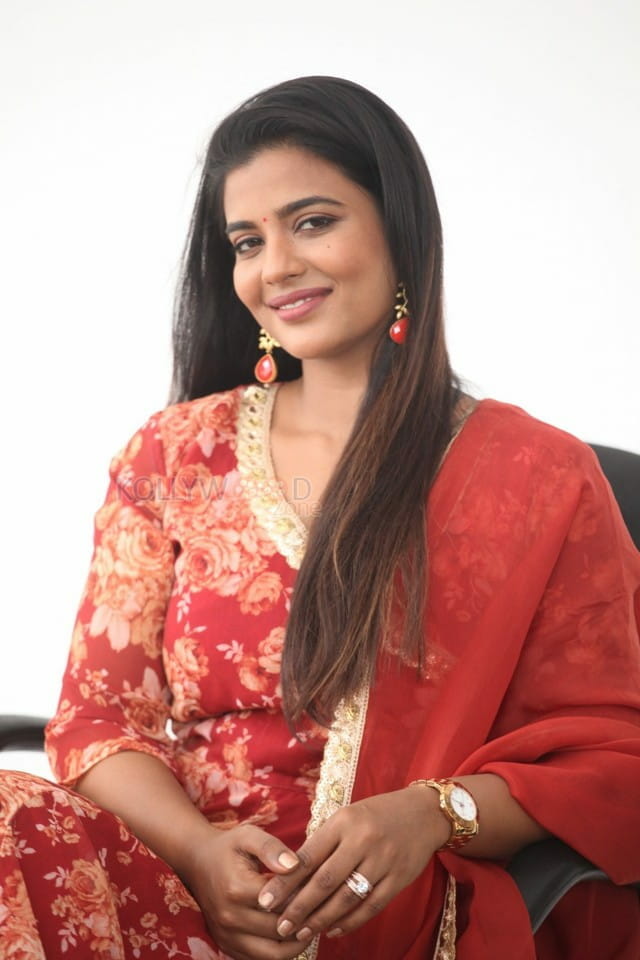 Actress Aishwarya Rajesh Interview Photos 10