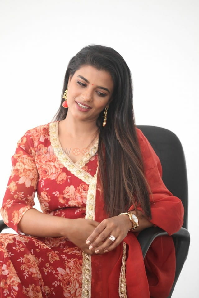 Actress Aishwarya Rajesh Interview Photos 11