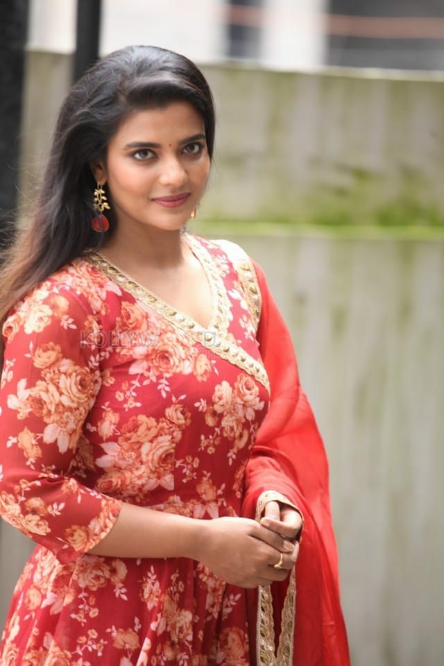 Actress Aishwarya Rajesh Interview Photos 12