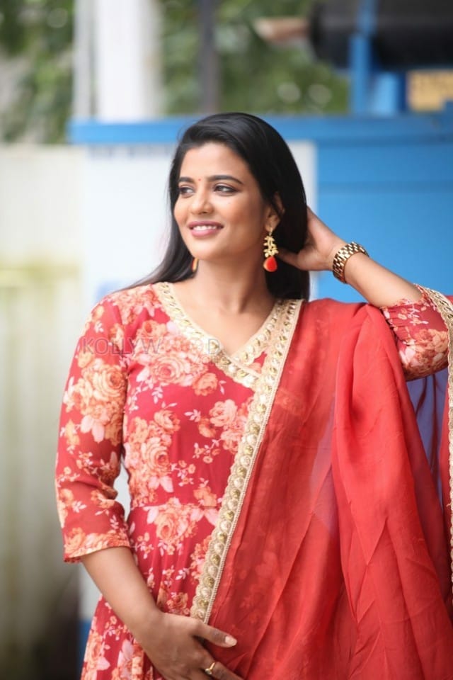 Actress Aishwarya Rajesh Interview Photos 14