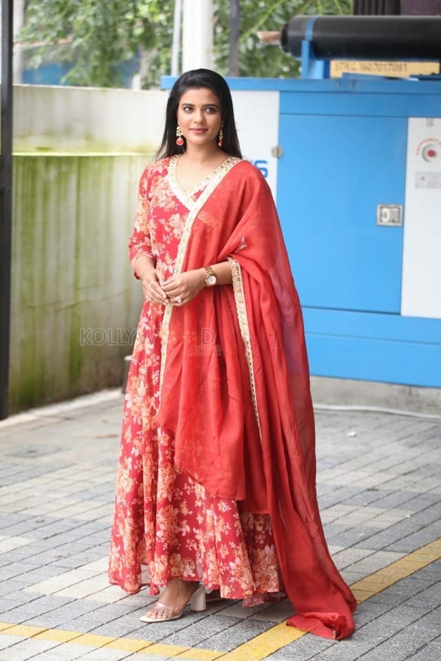 Actress Aishwarya Rajesh Interview Photos 15