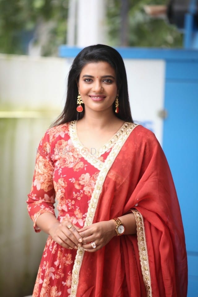 Actress Aishwarya Rajesh Interview Photos 16