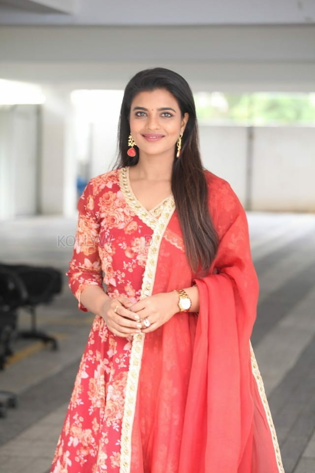 Actress Aishwarya Rajesh Interview Photos 18