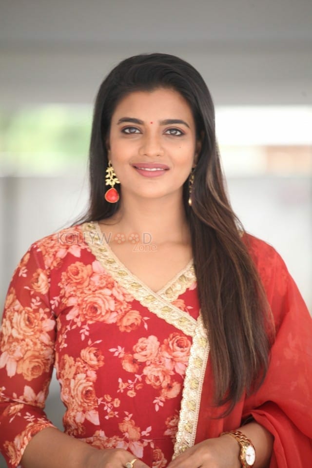 Actress Aishwarya Rajesh Interview Photos 24